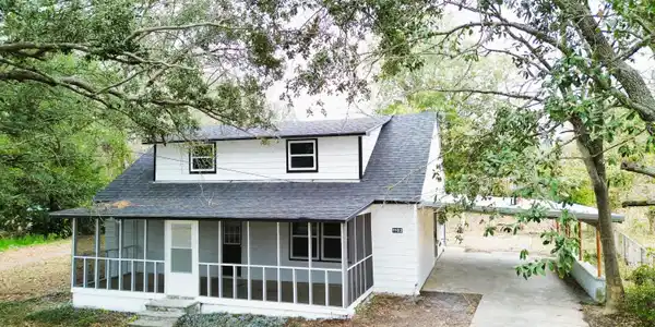 Image 2: 10