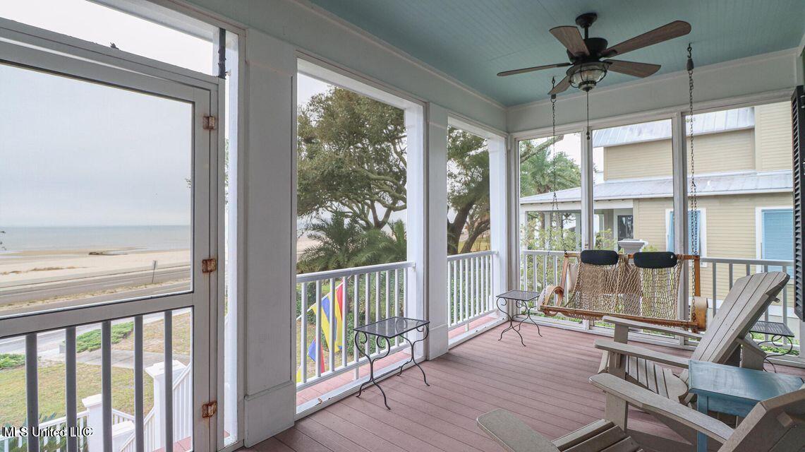 Image 4: 954 E Beach Photo 11