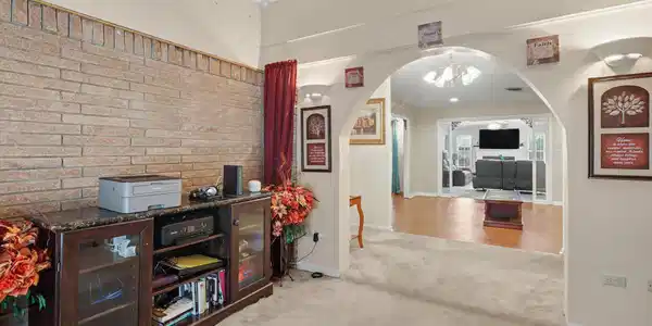 Image 3: foyer