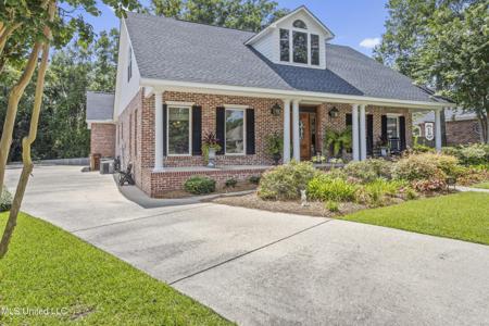 419 De Jean Cove