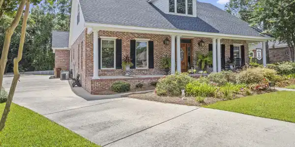 419 De Jean Cove