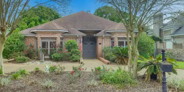 2575 Rue Palafox