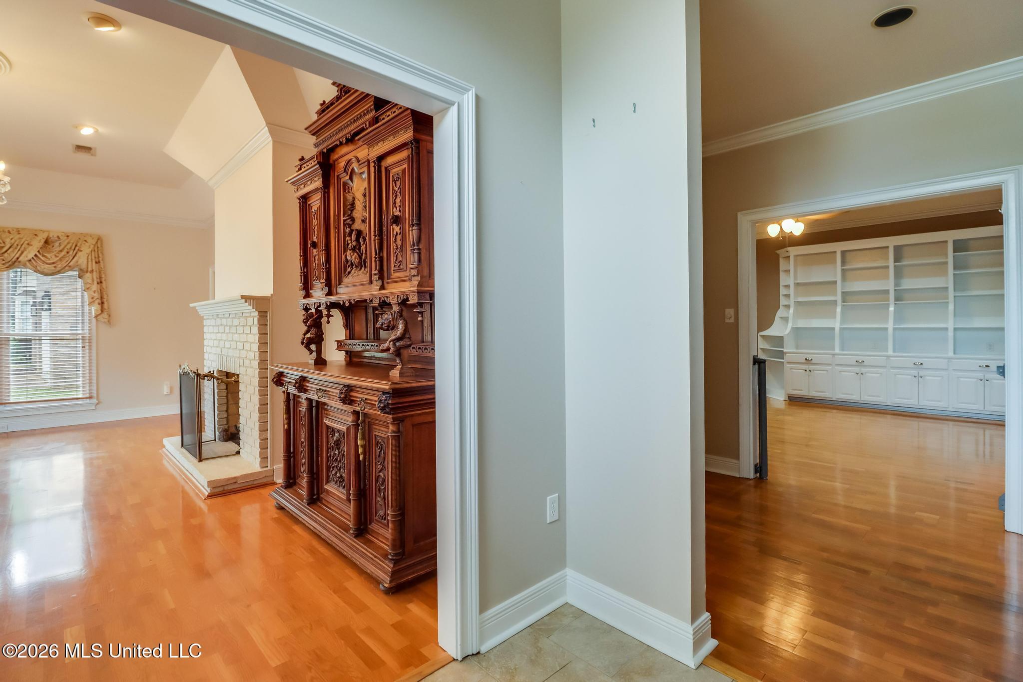 Image 4: Foyer