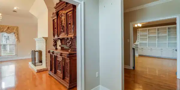 Image 4: Foyer