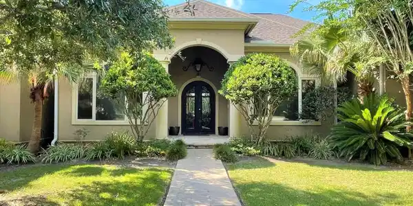 2309 Pointe Of View