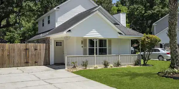 4504 E Magnolia Cove
