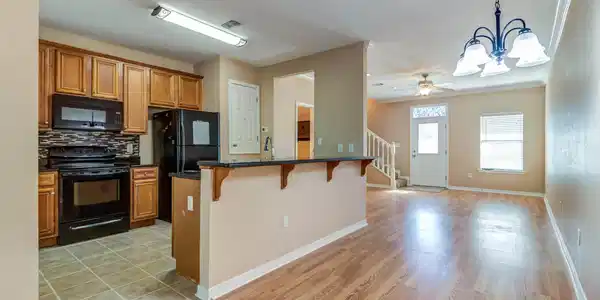 Image 2: 1317 Foxwood (8)