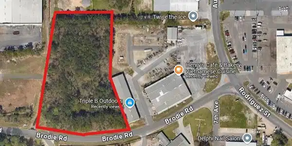 Image 4: Outline lot