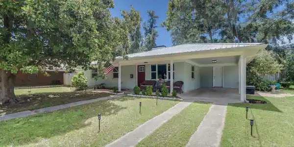 2204 Collins Boulevard