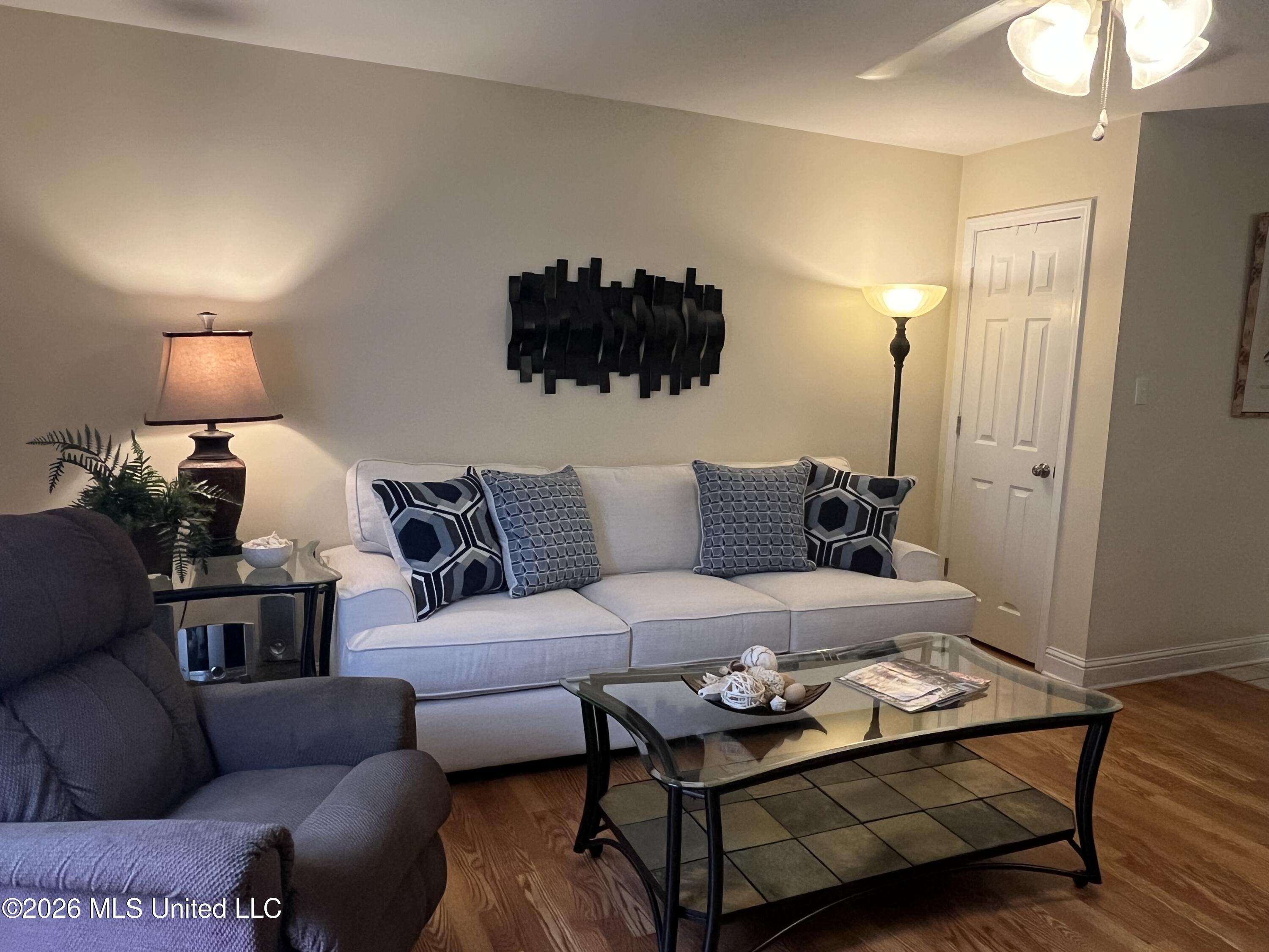 Image 2: OAK SHORES F 103 ZOOM IN NEW SOFA