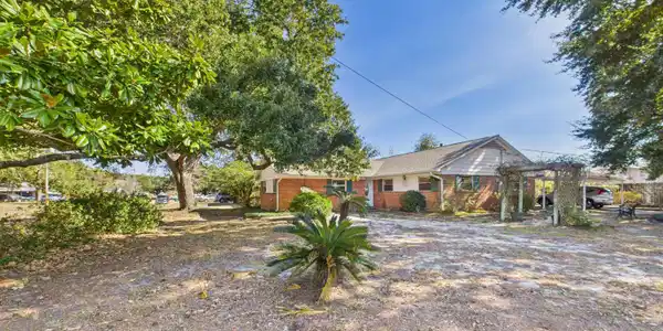 2500 Demaret Drive