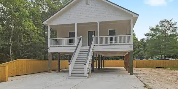 Image 3: Front View