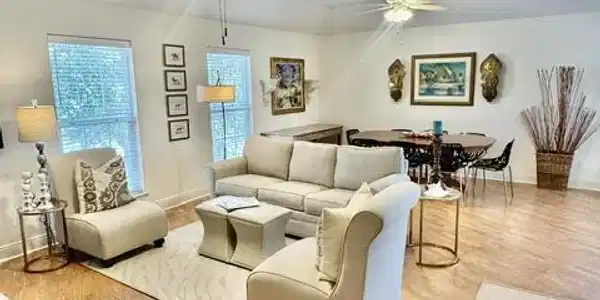 Image 4: Living Room