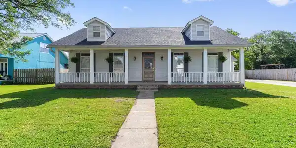 Image 2: Front