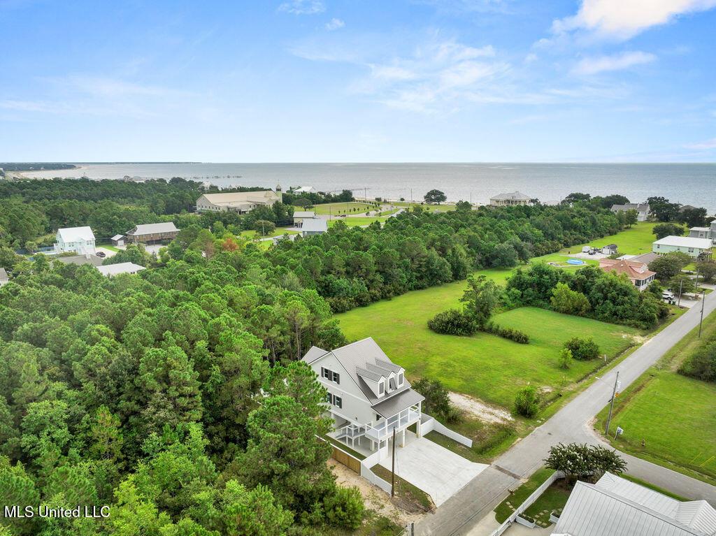 Image 2: 200FarrarLn-2