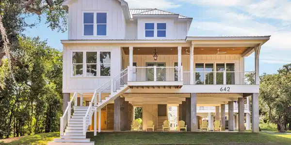 Image 2: 642NBeachExteriors-5