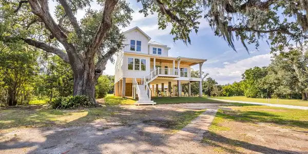 Image 4: 642NBeachExteriors-6