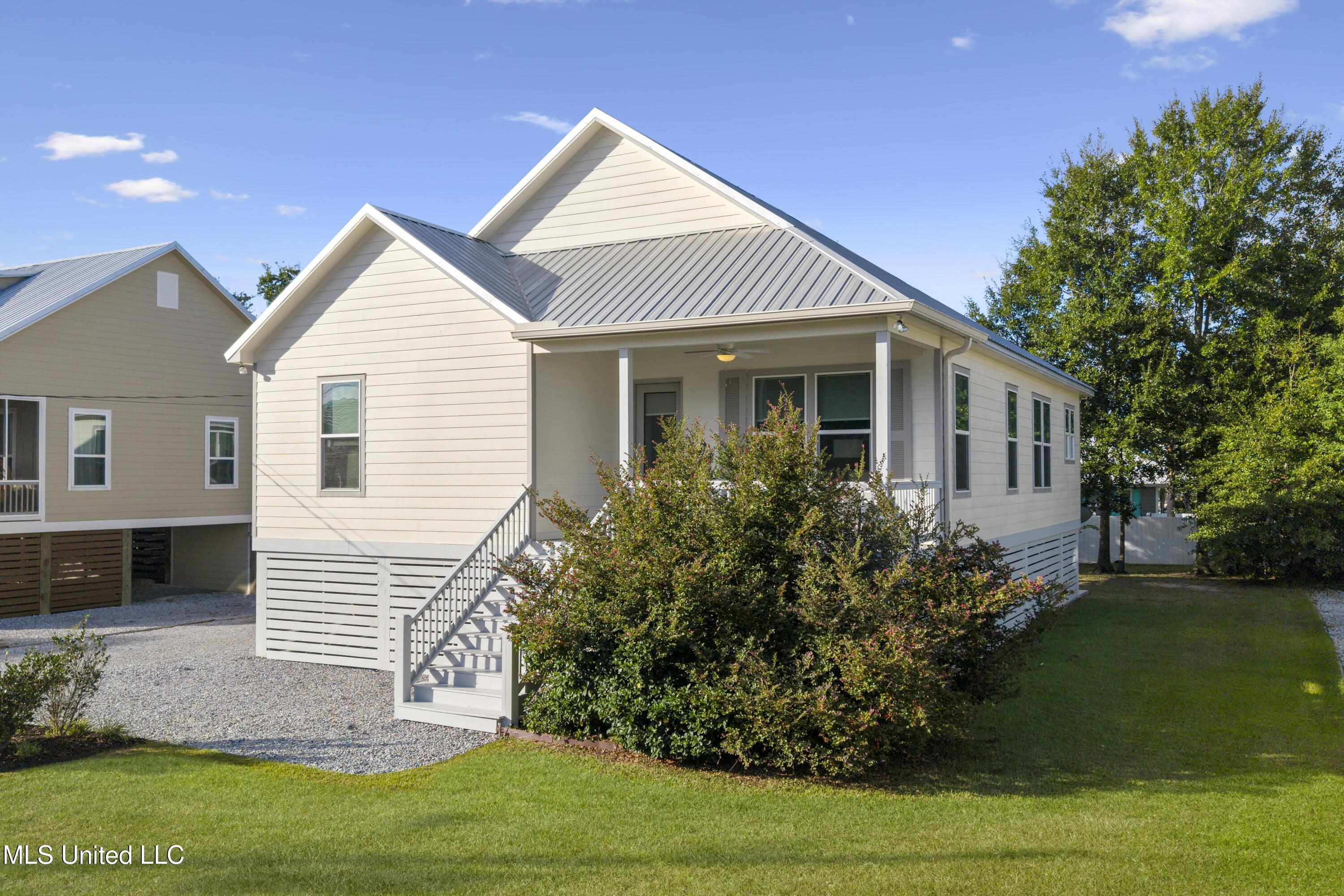 Image 3: Front