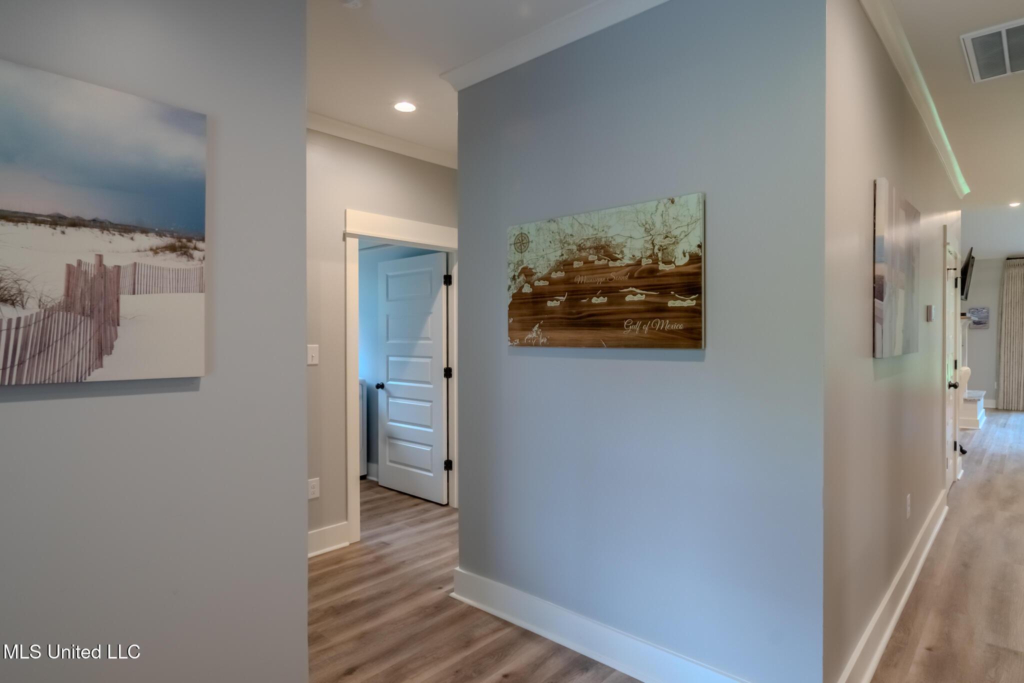 Image 4: Foyer