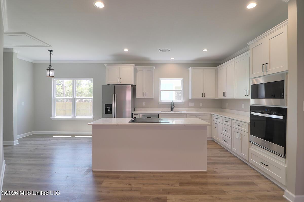 Image 2: 2Kitchen1