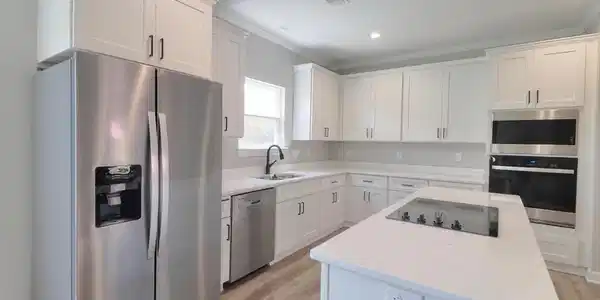 Image 3: 3Kitchen2