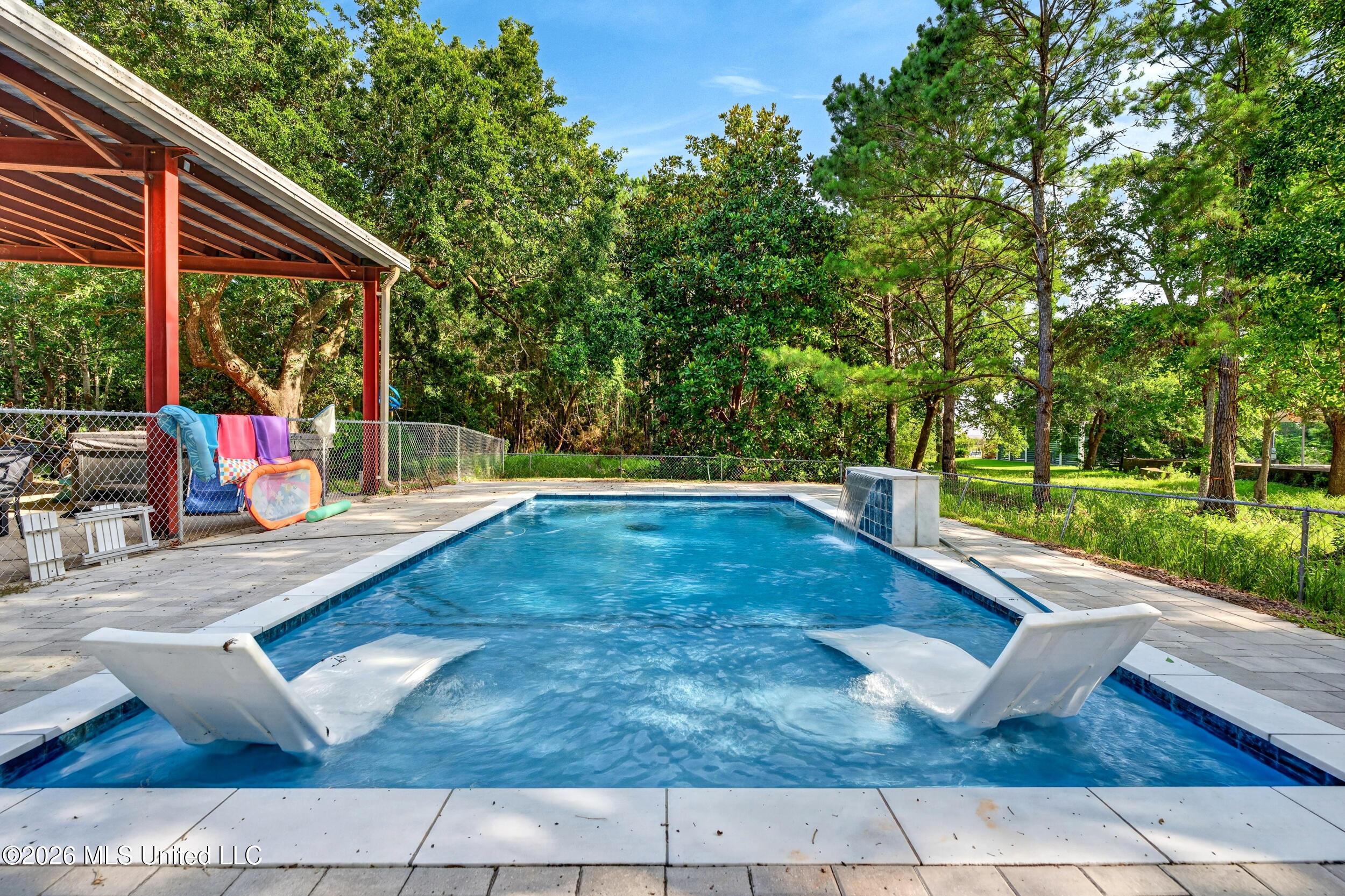 Image 4: 41_pool