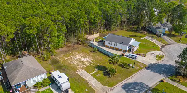 Image 4: 814 Deer Trail Lane