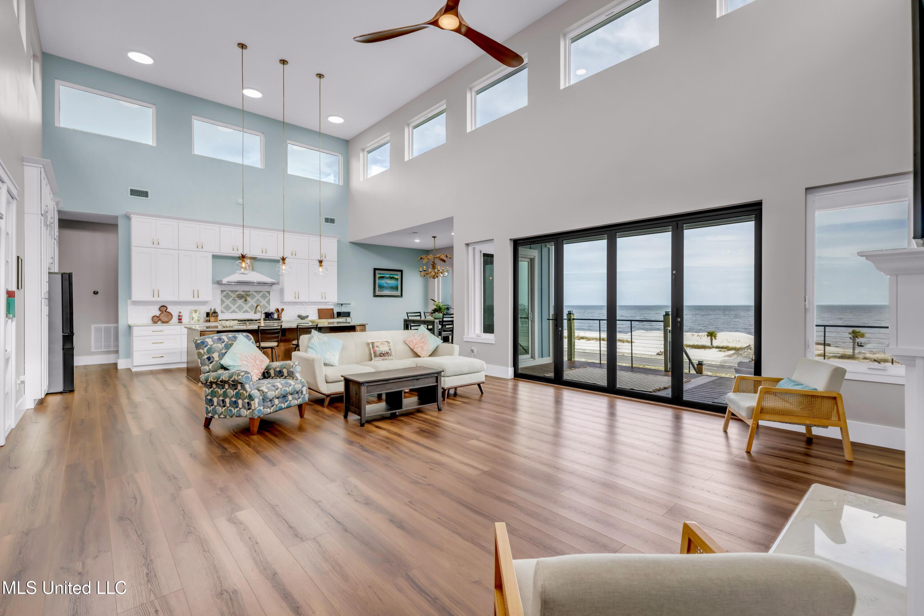 Image 2: Livingroom