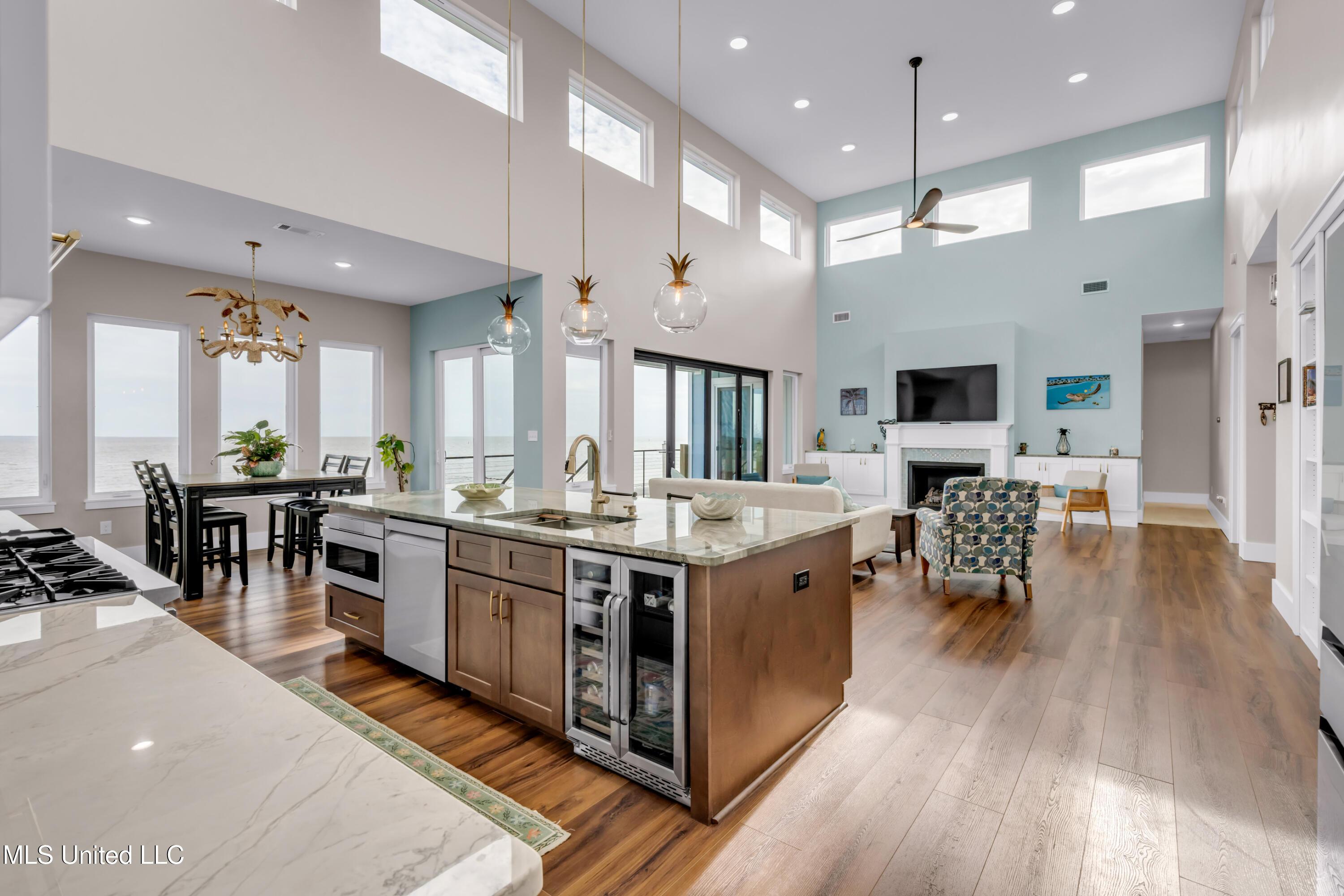 Image 3: Kitchen