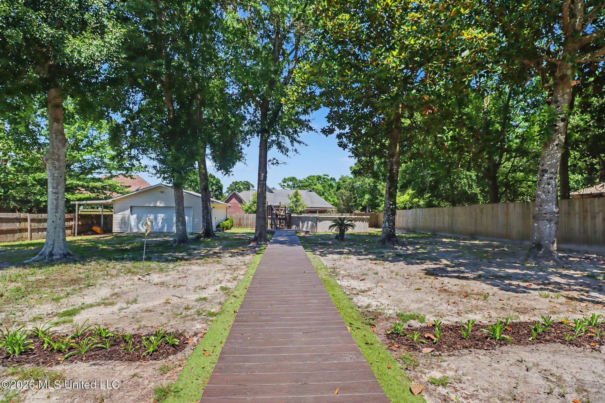 Image 3: Back Yard