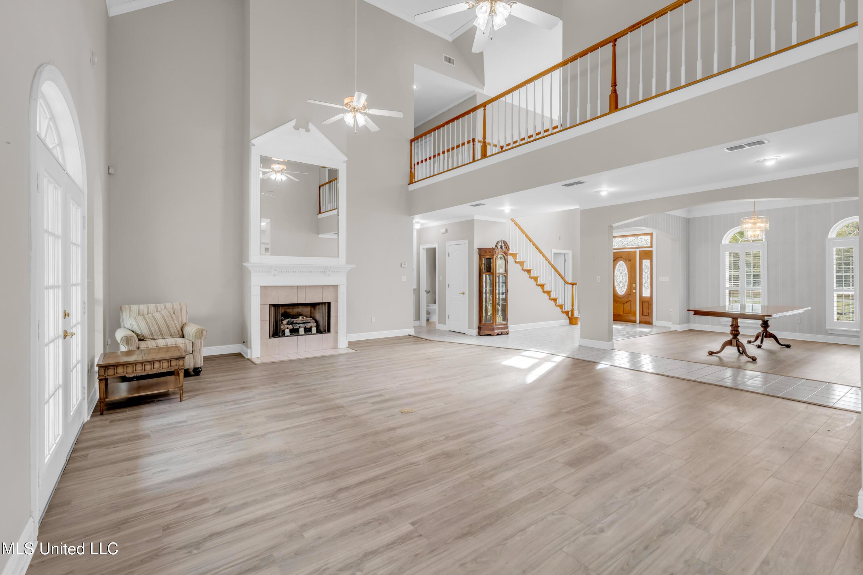 Image 4: 79293DimaondheadDr.E-20