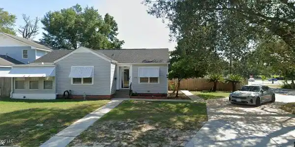 1093 Cherokee Street