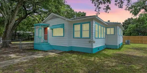 835 Woodward Avenue
