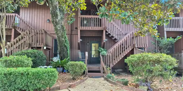 143 Lakeside Villa