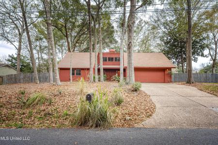 110 Simon Boulevard