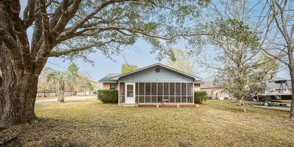 2433 Santa Cruz Street