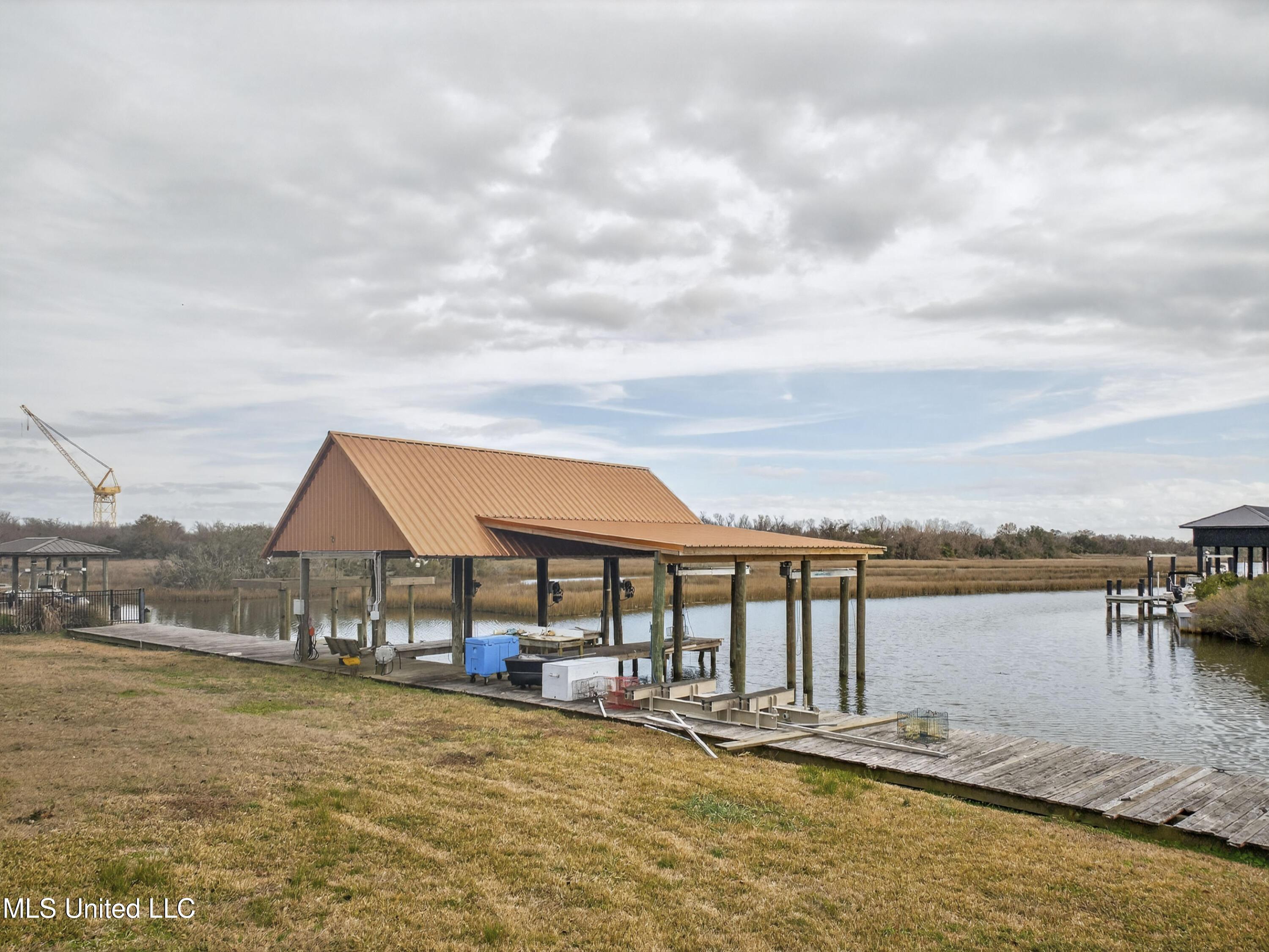 Image 4: Two Boat Wells