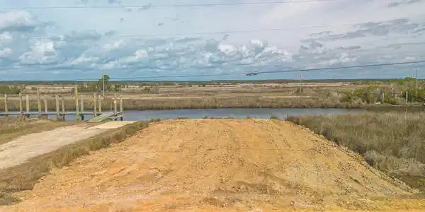 Image 2: W Bayou
