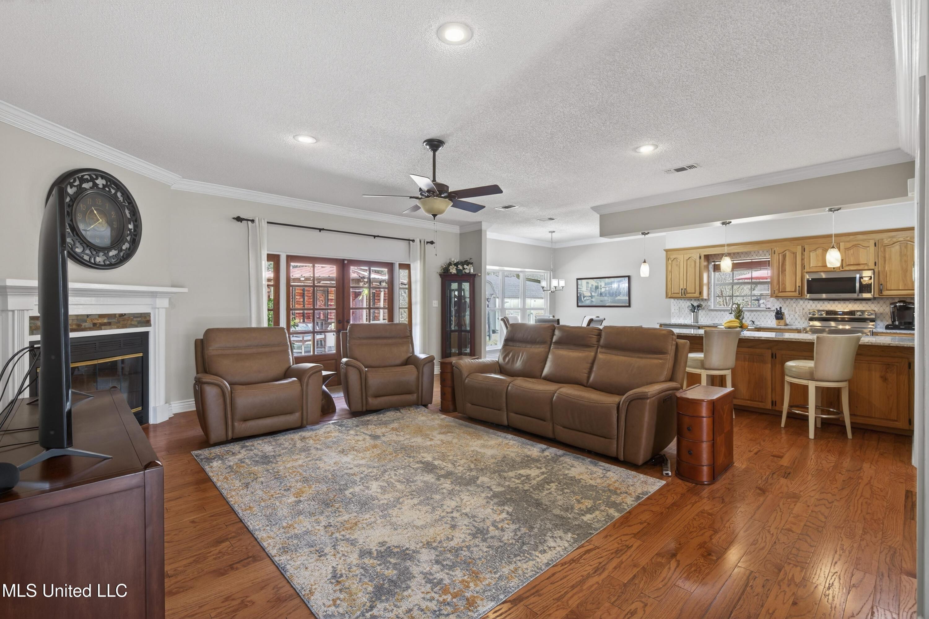 Image 4: 8938HanaleiCir-6