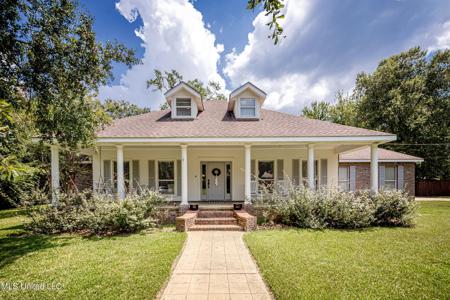 112 White Boulevard