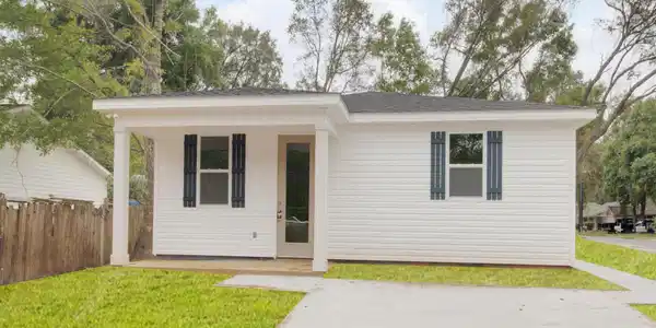8713 Barnacle Boulevard