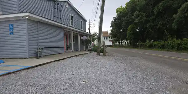 Image 4: Near Downtown, Shopping...