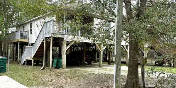 Image 2: exterior house photos