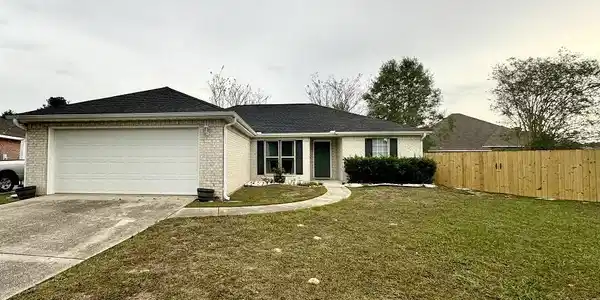 8133 Rue Hollifield
