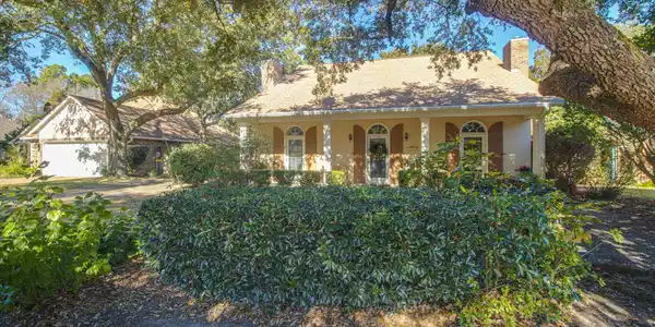 2588 Rue Palafox