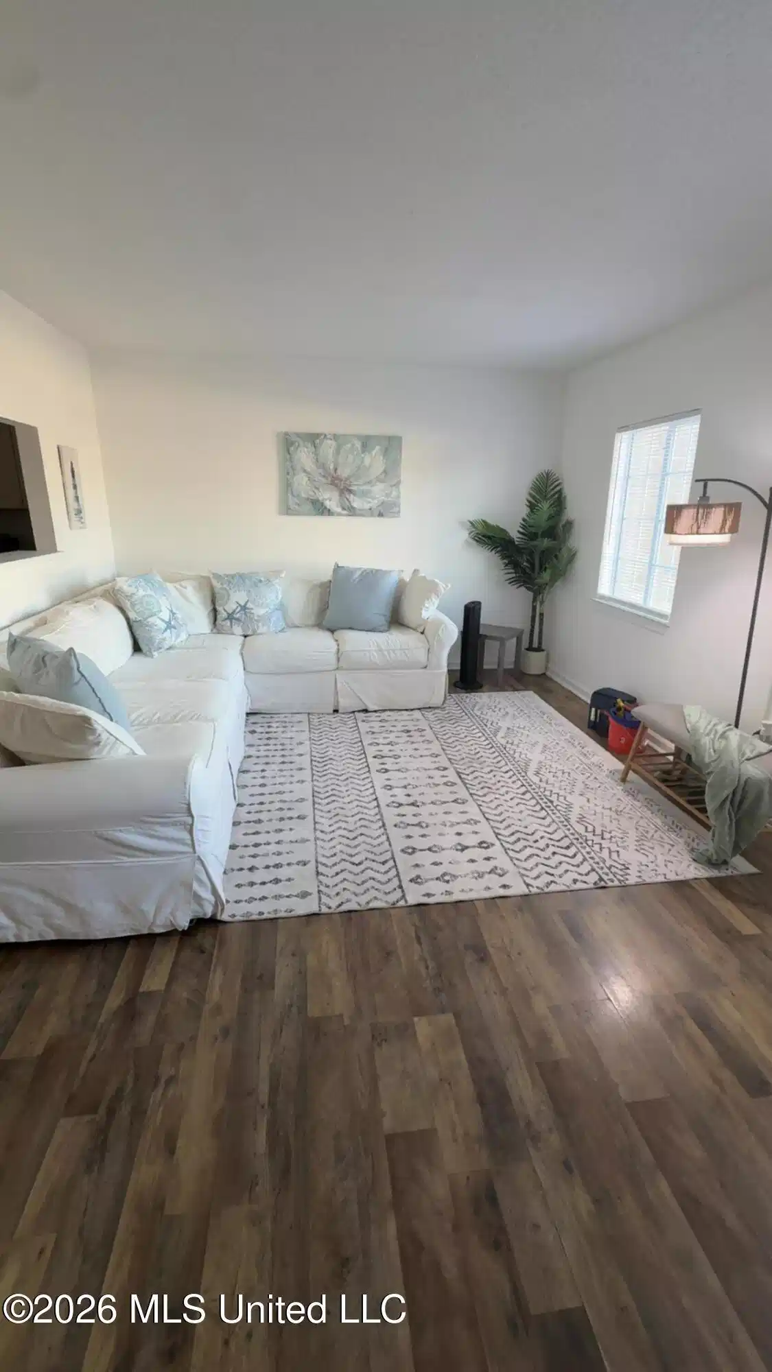 Image 1: LIVING ROOM