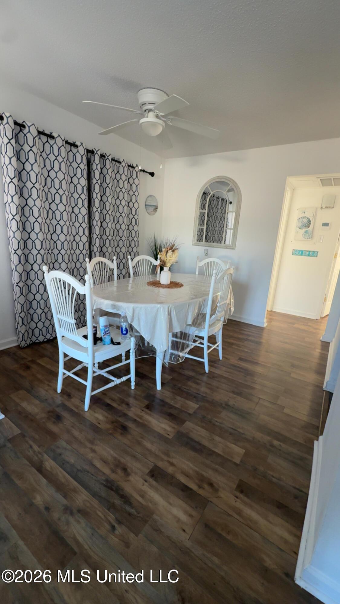 Image 3: DINING