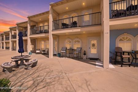 548 W Beach Boulevard