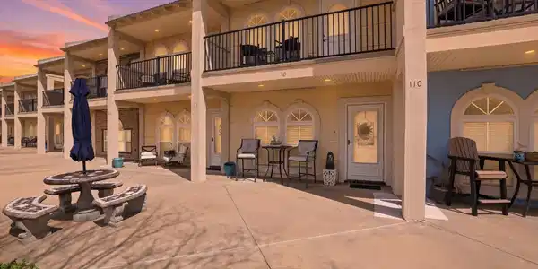 548 W Beach Boulevard