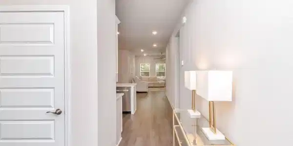 Image 3: Foyer